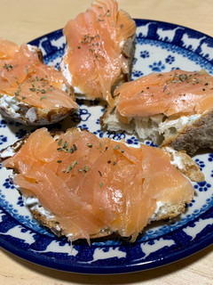 燻鮭魚開放三明治 的食譜成品照片