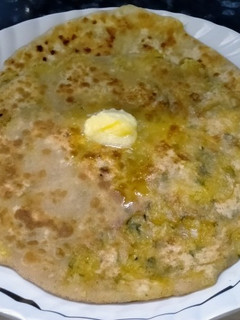आलू का पराठा (aloo ka paratha recipe in Hindi) रेसिपी मुख्य फोटो