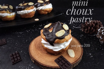 Langkah Mudah untuk Menyiapkan Mini choux pastry with wipped cream Murah