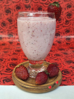عکسی از دستور اسموتی توت فرنگی و موز 😋
