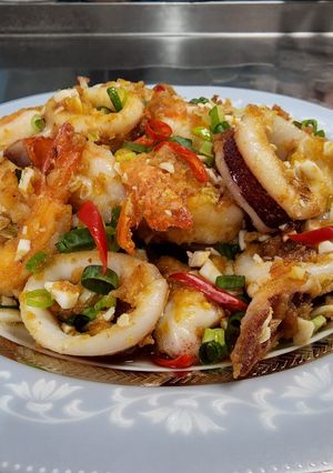 A picture of Salted Egg Calamari and Shrimp.