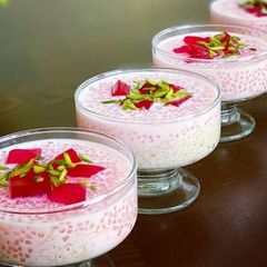 A picture of Strawberry Falooda.