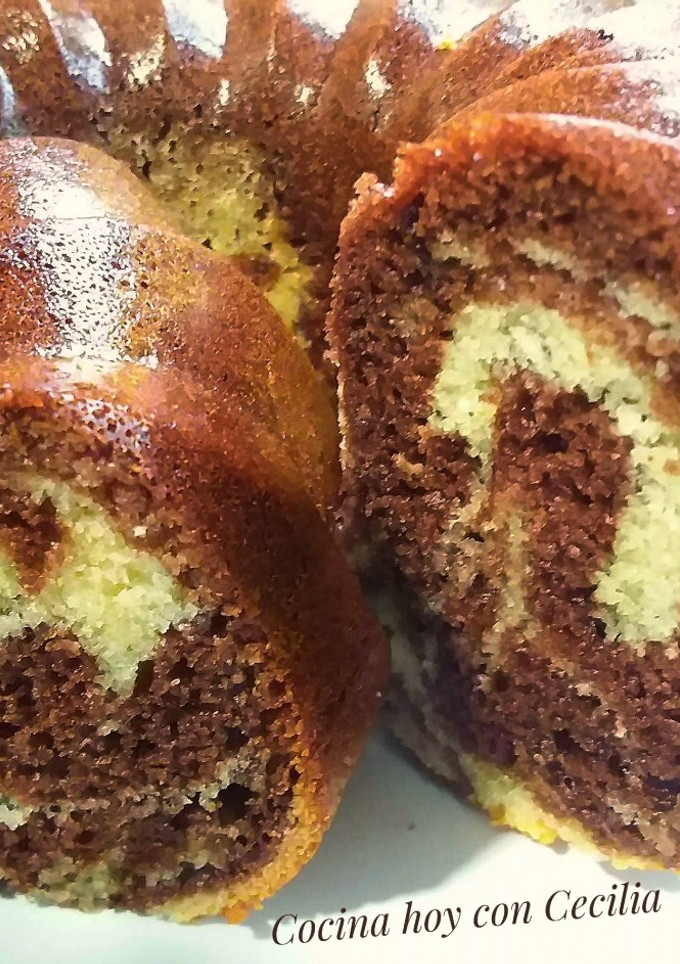 Una foto de Bizcocho marmolado con chocolate
