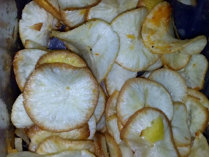 Langkah Mudah untuk Membuat Resep Kripik singkong sambalado yang  Bikin Ketagihan Anti Ribet, Mantap Sekali