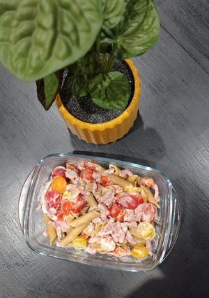 Une photo de Pâtes complètes au bacon et tomates cerises