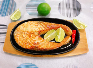 香煎鮭魚(水波爐料理) 的食譜成品照片