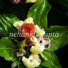A picture of Cauliflower and spinach salad with lemon pepper dressing.