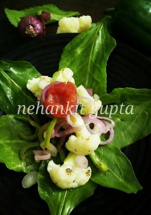 A picture of Cauliflower and spinach salad with lemon pepper dressing.