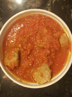 Una foto de Magra con tomate