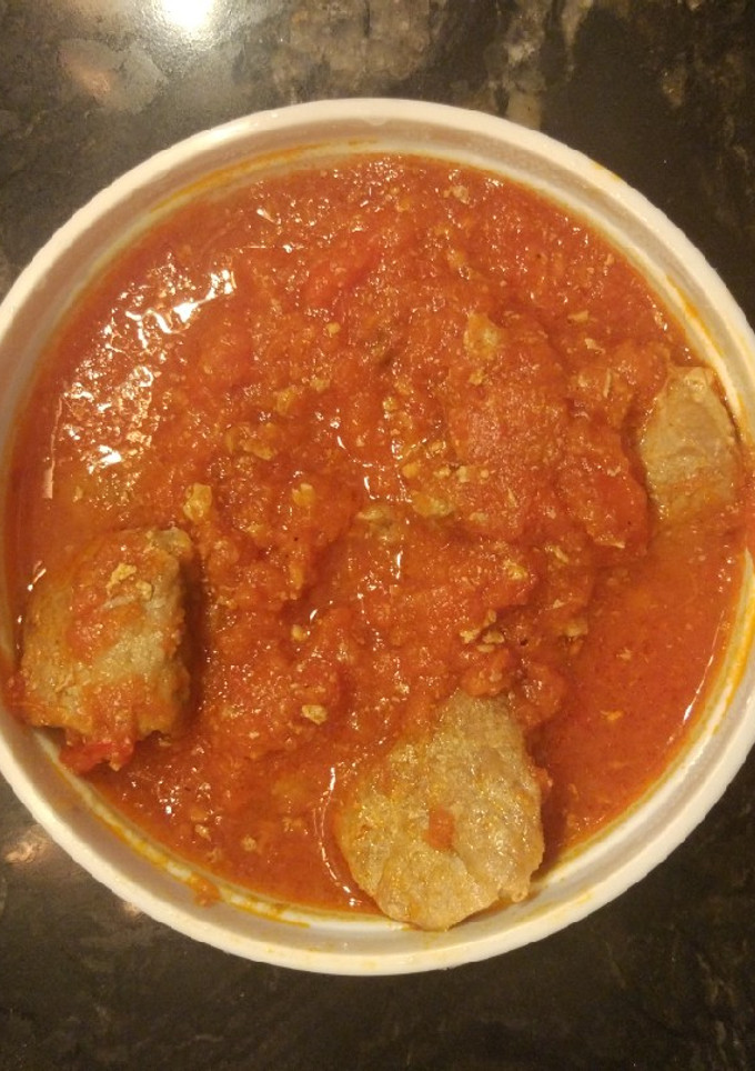 Una foto de Magra con tomate