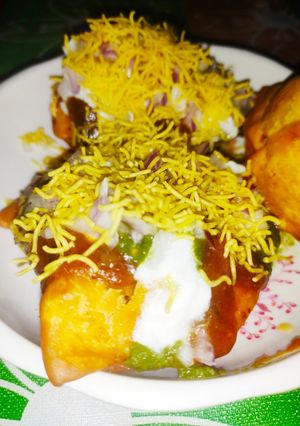 સમોસા ચાટ (Samosa Chaat Recipe in Gujarati) રેસીપી મુખ્ય ફોટો
