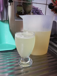 Una foto de Refrescante agua de limón 🍋
