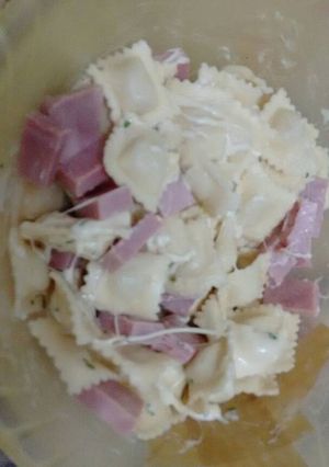 Una foto de Ravioles con queso y jamón
