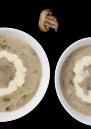 A picture of Cream of Mushroom (soup with fresh cream & spring onion).