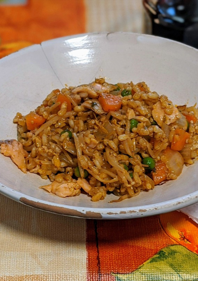 Una foto de Cocina de aprovechamiento: wok de arroz integral salteado
