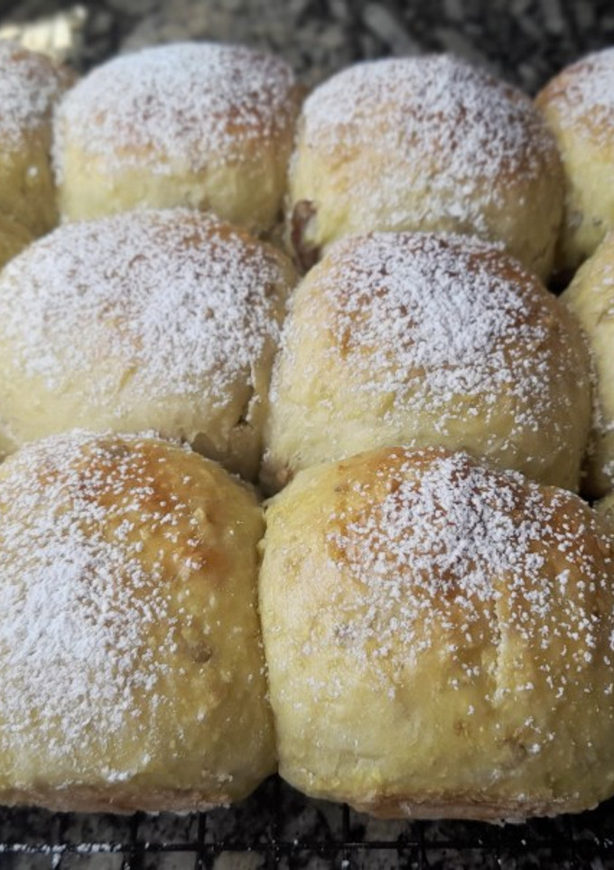 Una foto de Pancitos de Manzana rellenos