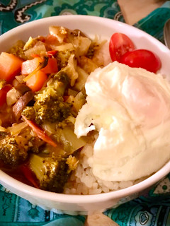 羅勒番茄鮮蔬咖哩飯(無馬鈴薯, 五辛素) 的食譜成品照片