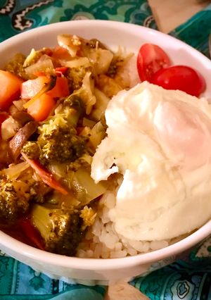 羅勒番茄鮮蔬咖哩飯(無馬鈴薯, 五辛素) 的食譜成品照片