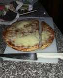 Pizza con longaniza y mozzarella