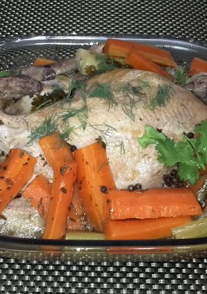 A picture of Chicken In White Wine Broth.