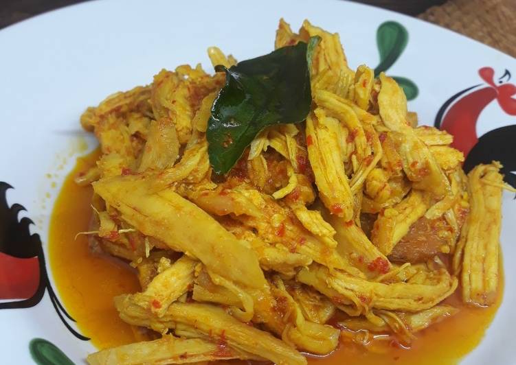 Bagaimana Menyiapkan Ayam Suwir Bumbu Gulai yang Bisa Manjain Lidah
