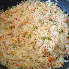 A picture of Fried left over rice.