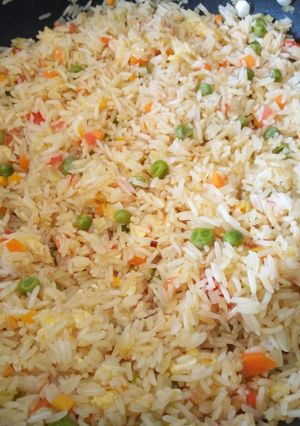 A picture of Fried left over rice.