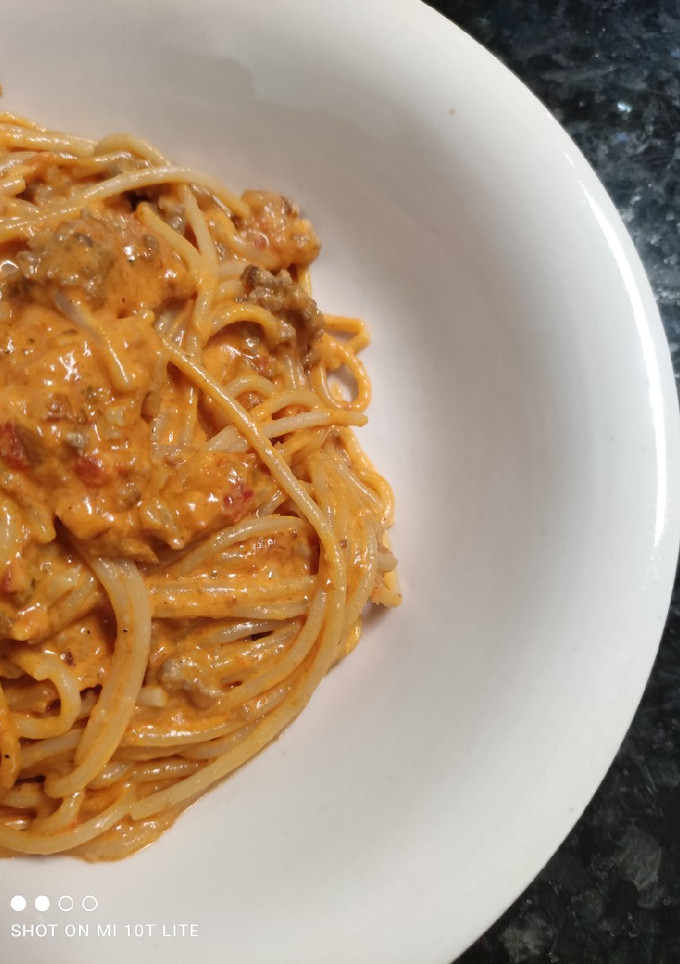 Una foto de Espaguetis con sobrasada