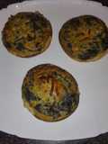 Mini quiche de hojaldre con acelgas con queso en crema y beicon 