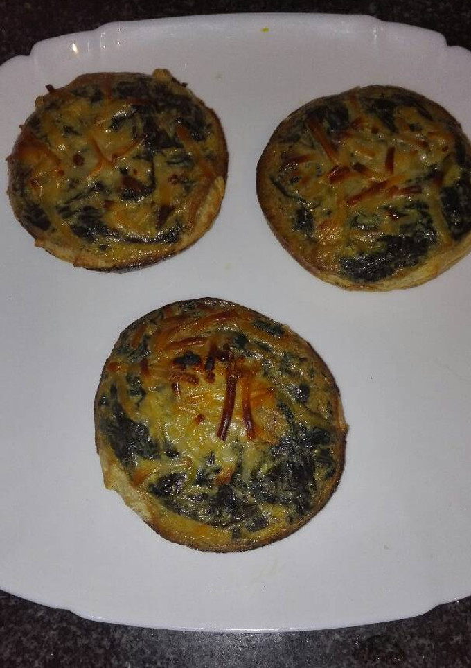 Una foto de Mini quiche de hojaldre con acelgas con queso en crema y beicon 
