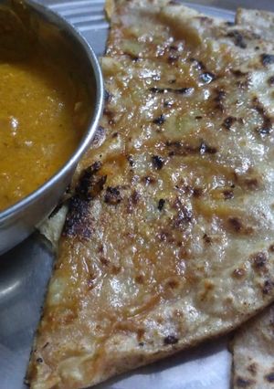आलू नान (aloo naan recipe in Hindi) रेसिपी मुख्य फोटो
