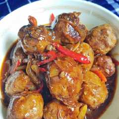 รูปของ Bola Daging isi Telur Puyuh Pedas Manis