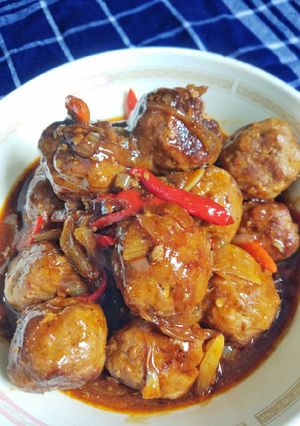 Foto resep Bola Daging isi Telur Puyuh Pedas Manis