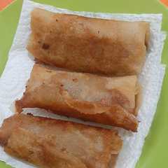A picture of Lumpia Semarang.