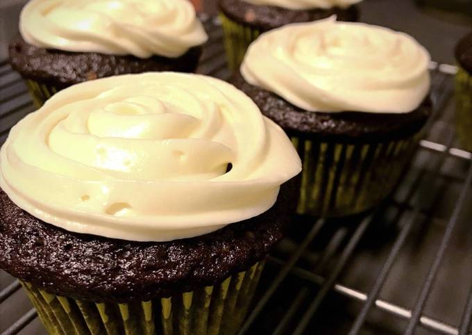 Recipe of Award-winning Small Batch Chocolate Cupcakes with Cream Cheese Frosting