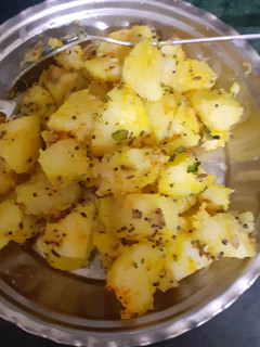 आलू जीरा (Aloo jeera recipe in hindi) रेसिपी मुख्य फोटो