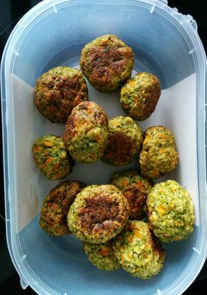 Una foto de Albóndigas de brócoli, zanahoria y queso