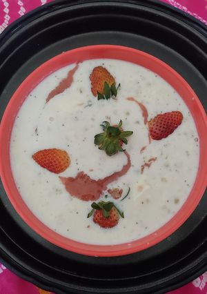 A picture of Strawberry sabudana kheer.