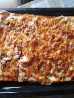 Una foto de Pizza carbonara