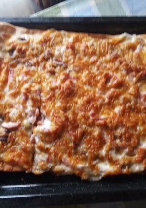 Una foto de Pizza carbonara