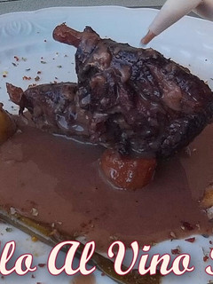 Una foto de Codillo al Vino tinto