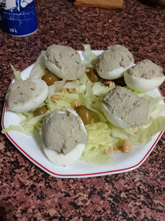 Una foto de Huevos rellenos de boquerones