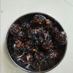 Dates ladoo A picture of Dates ladoo.