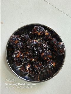 A picture of Dates ladoo.