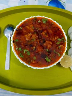 आलू और सोयाबीन की बड़ी की सब्जी (aloo aur soyabean ki badi ki sabzi recipe in Hindi) रेसिपी मुख्य फोटो