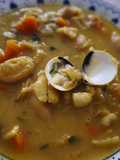 Fabes con calamar y almejas
