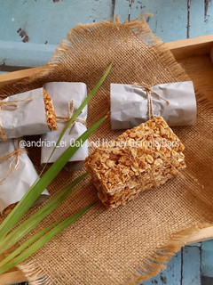 Foto resep Oat and Honey Granola Bars