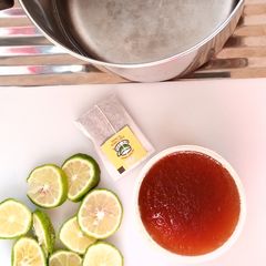 A picture of Lemon and mint tea.