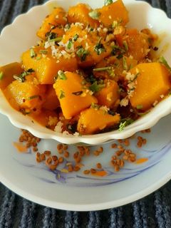 लाल भोपळ्याची भाजी (laal bhopalyachi bhaji recipe in marathi) रेसिपी चे मुख्य फोटो 