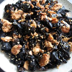 A picture of Black Fungus & Tuna ‘Tsukudani’.